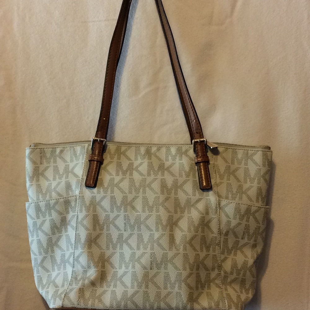 Micheal Kors purse
